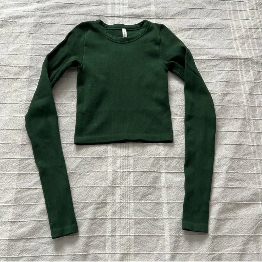 ARITZIA SUNDAY BEST Bliss Cropped Longsleeve Forest Green Size XS